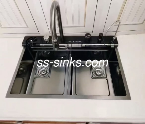 Handgemachte Küchenspülung mit Rück- oder Mitteldreinplatzierung 18 Gauge 220 mm Schüsseltiefe